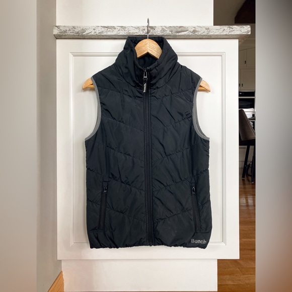5/$50 🌷🌼🌿 BENCH Puffer Vest Size S - Picture 1 of 5
